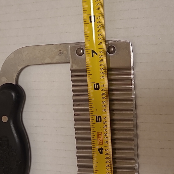 The Pampered Chef Crinkle Cutter - Picture 12 of 14